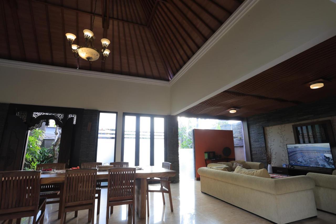 4 Bedroom With Pool In The Center Of Villa Seminyak (Bali)