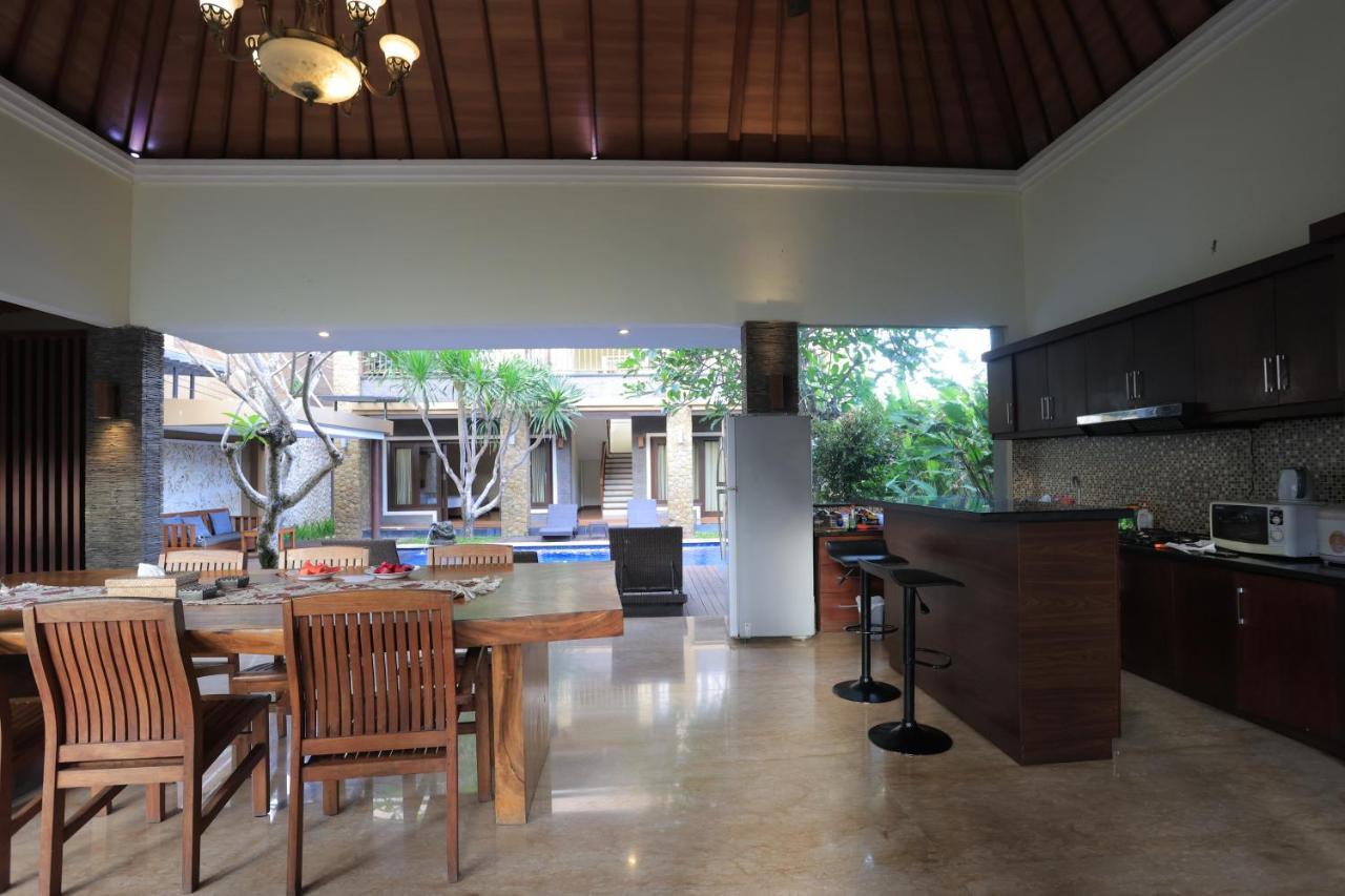 4 Bedroom With Pool In The Center Of