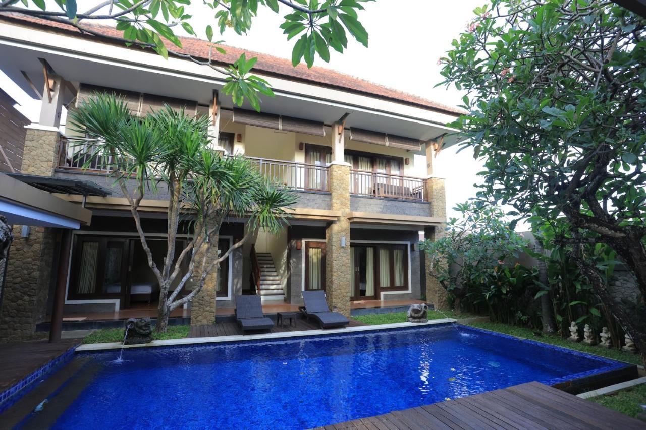 4 Bedroom With Pool In The Center Of Villa