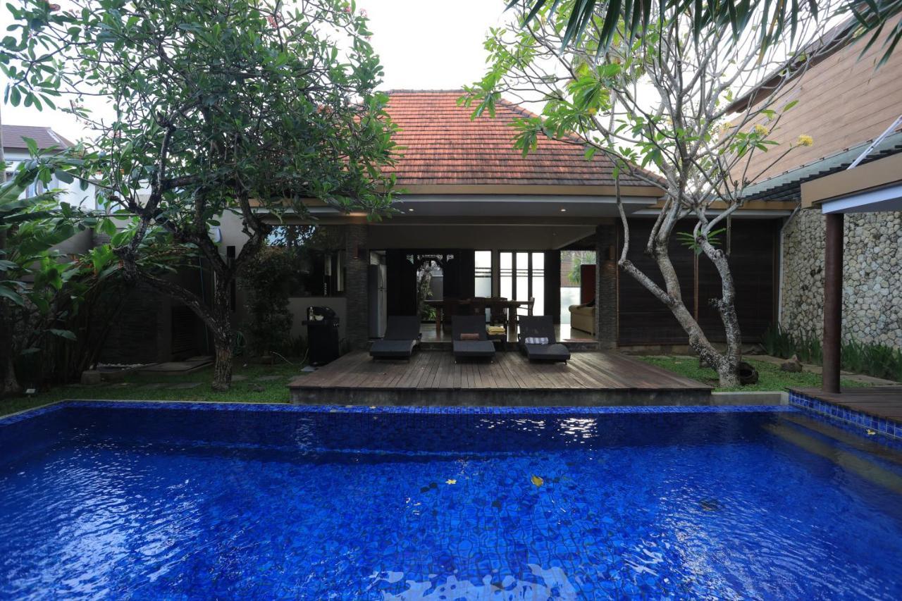 4 Bedroom With Pool In The Center Of *